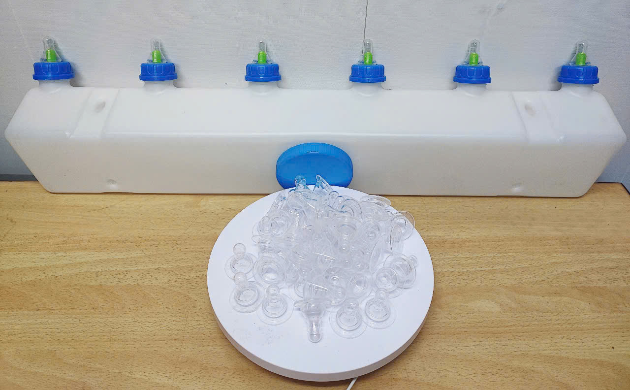 Bình đựng sữa cho gia súc 1,3 Lít Bình đựng sữa cho gia súc 1,3 Lít